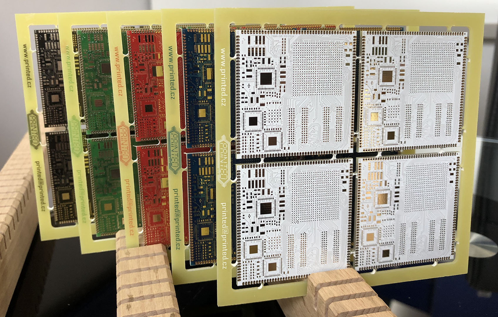 DFM kontrola návrhu PCB